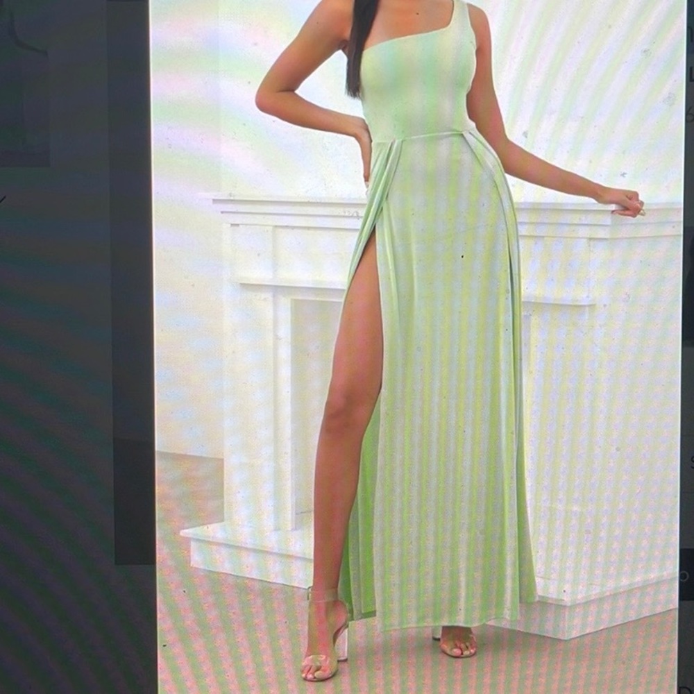 Long green dress. Bought for almost 100$ but never had the chance to return.